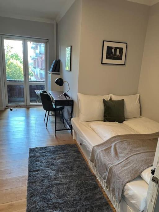 Cozy In Christianshavn W Two Balconies. Apartment Kopenhagen